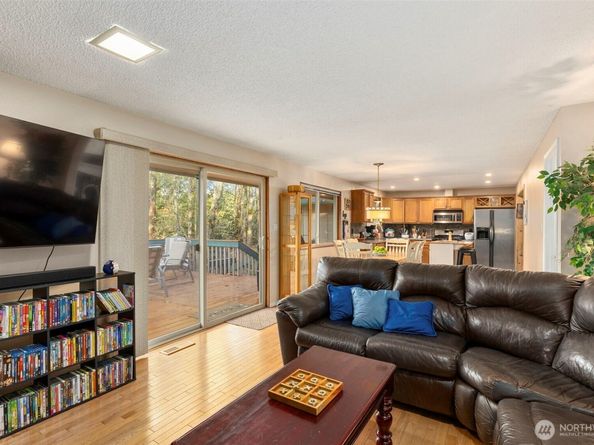 203 NE Alnus Way, Bremerton WA 98310