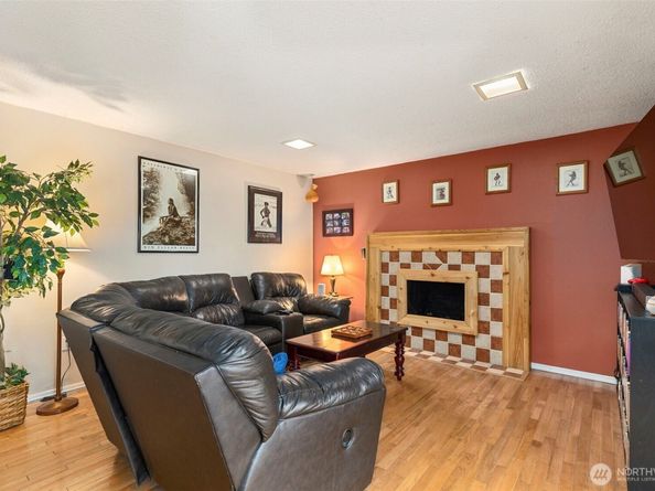 203 NE Alnus Way, Bremerton WA 98310