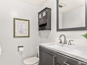 11907 NE 133rd Place, Kirkland WA 98034