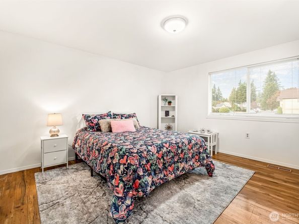 11907 NE 133rd Place, Kirkland WA 98034