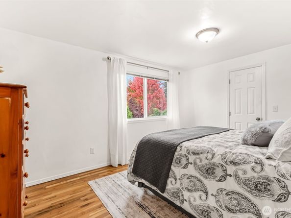 11907 NE 133rd Place, Kirkland WA 98034