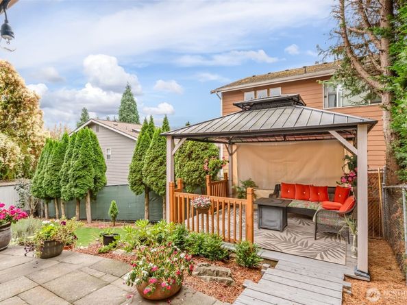 11907 NE 133rd Place, Kirkland WA 98034