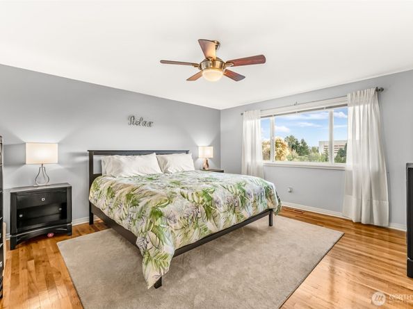 11907 NE 133rd Place, Kirkland WA 98034