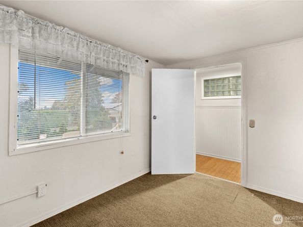 10652 4TH Avenue SW, Seattle WA 98146