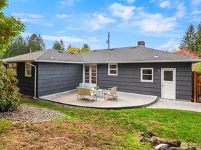 11346 Bartlett Avenue NE, Seattle WA 98125