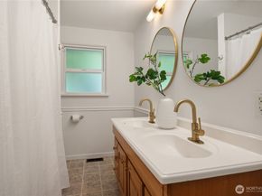 11346 Bartlett Avenue NE, Seattle WA 98125