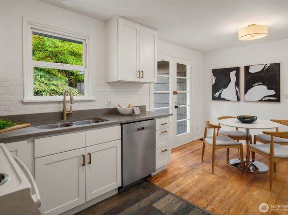 11346 Bartlett Avenue NE, Seattle WA 98125