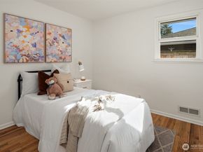 11346 Bartlett Avenue NE, Seattle WA 98125