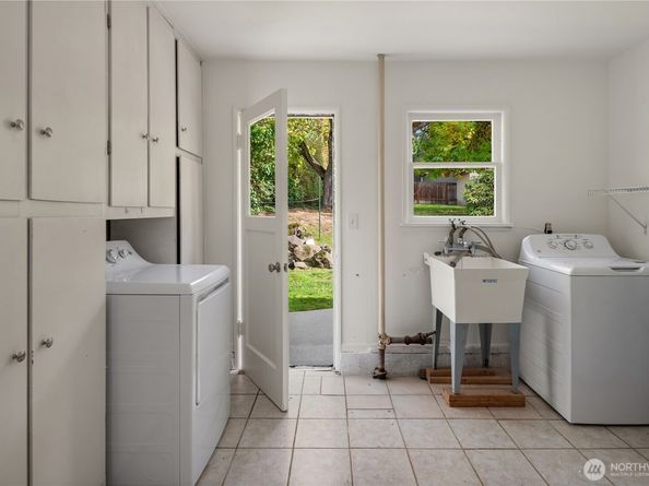 11346 Bartlett Avenue NE, Seattle WA 98125