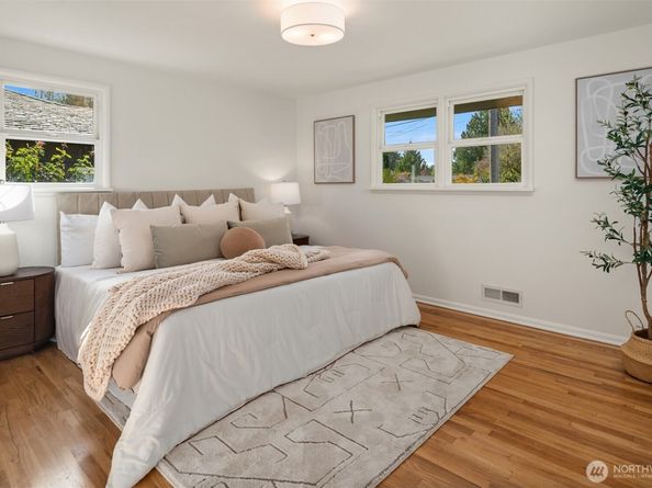 11346 Bartlett Avenue NE, Seattle WA 98125