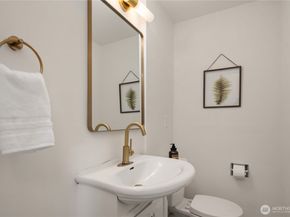 11346 Bartlett Avenue NE, Seattle WA 98125