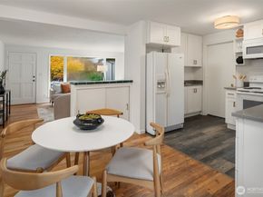 11346 Bartlett Avenue NE, Seattle WA 98125