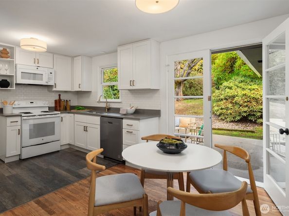 11346 Bartlett Avenue NE, Seattle WA 98125