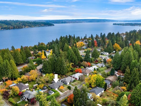 11346 Bartlett Avenue NE, Seattle WA 98125