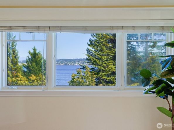 4525 55th Avenue NE, Seattle WA 98105