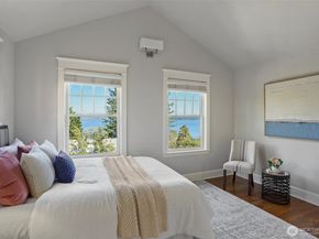 4525 55th Avenue NE, Seattle WA 98105
