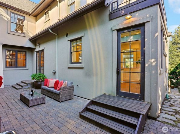 4525 55th Avenue NE, Seattle WA 98105