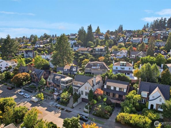 4525 55th Avenue NE, Seattle WA 98105