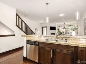 4000 NE 3rd Place, Renton WA 98056