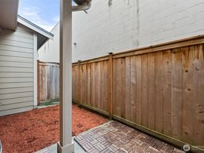 4000 NE 3rd Place, Renton WA 98056