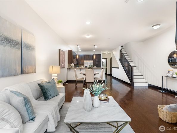 4000 NE 3rd Place, Renton WA 98056