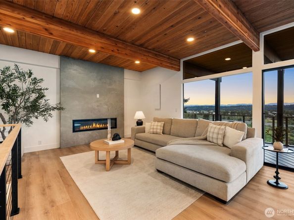 212 Hi Crest Drive, Auburn WA 98001