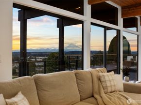 212 Hi Crest Drive, Auburn WA 98001