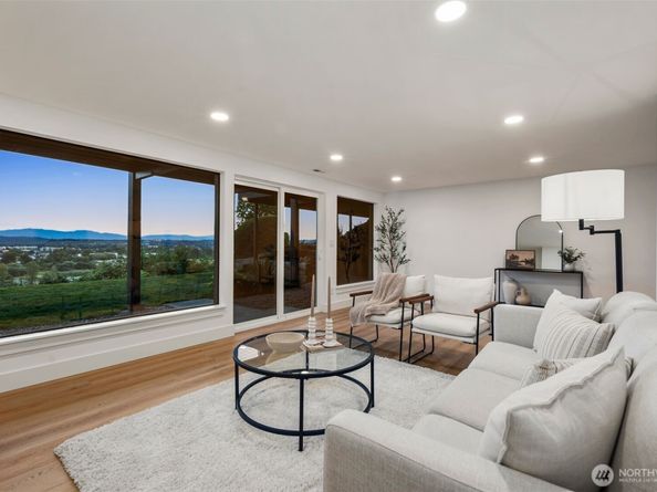 212 Hi Crest Drive, Auburn WA 98001