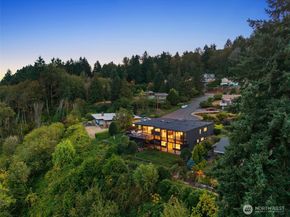 212 Hi Crest Drive, Auburn WA 98001