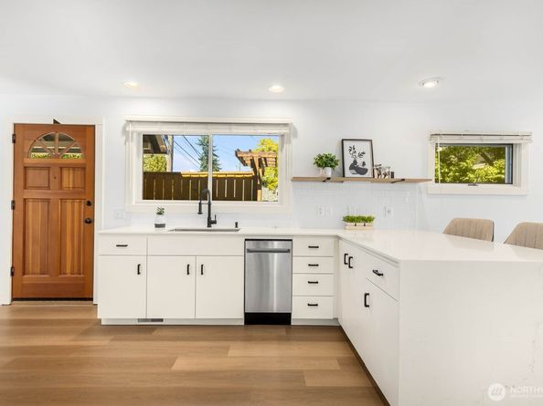 2423 3rd Avenue W, Seattle WA 98119