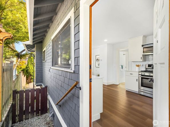 2423 3rd Avenue W, Seattle WA 98119