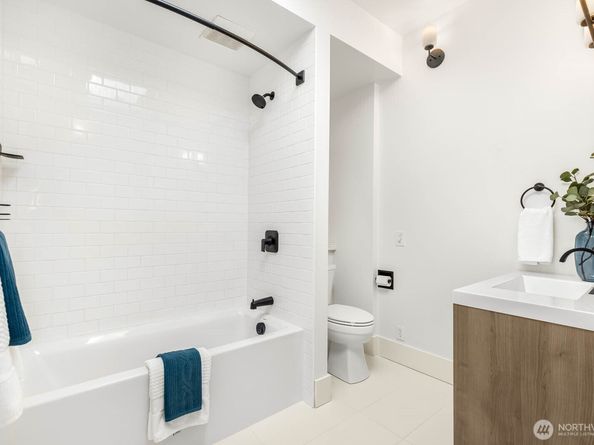 2423 3rd Avenue W, Seattle WA 98119