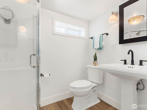 2423 3rd Avenue W, Seattle WA 98119