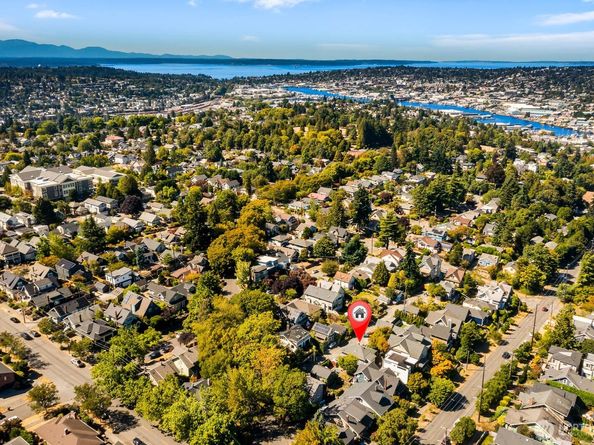 2423 3rd Avenue W, Seattle WA 98119