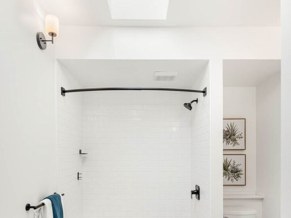 2423 3rd Avenue W, Seattle WA 98119
