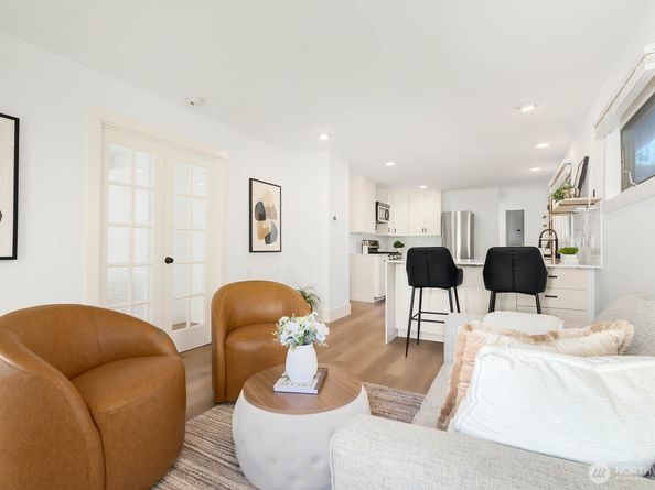 2423 3rd Avenue W, Seattle WA 98119
