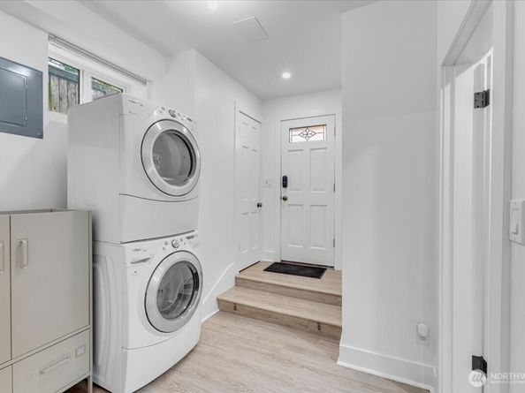 109 11th Avenue E, Seattle WA 98102