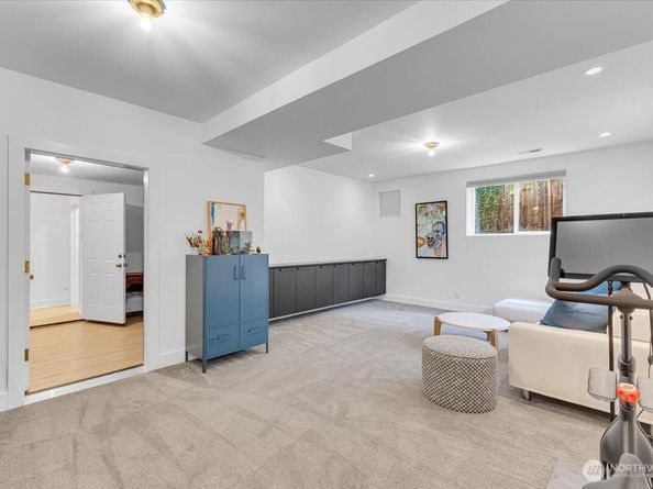 109 11th Avenue E, Seattle WA 98102