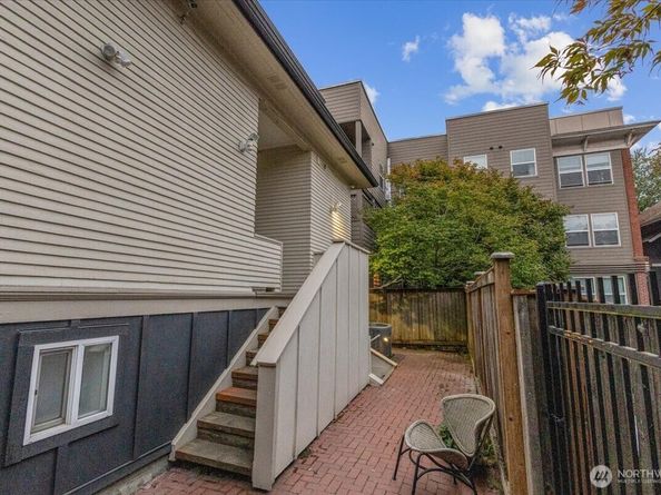 109 11th Avenue E, Seattle WA 98102
