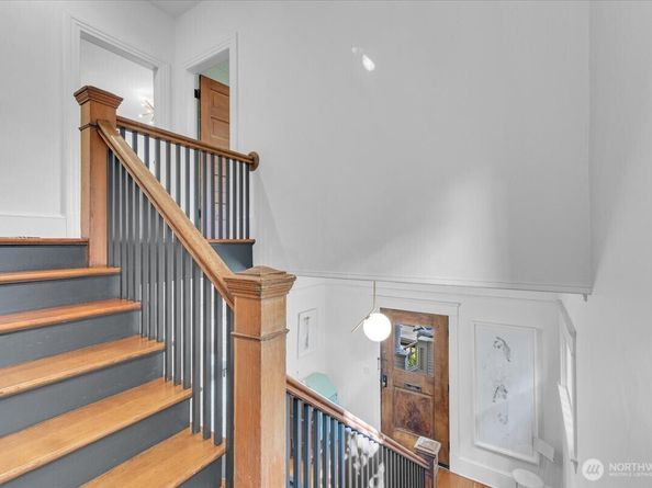 109 11th Avenue E, Seattle WA 98102