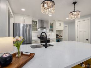 771 Edmonds Way, Edmonds WA 98020
