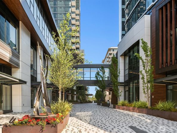 889 Avenue Square NE 806, Bellevue WA 98004