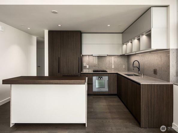 889 Avenue Square NE 806, Bellevue WA 98004