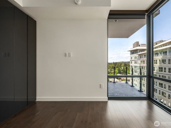 889 Avenue Square NE 806, Bellevue WA 98004