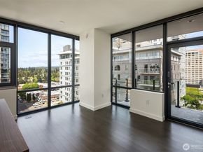 889 Avenue Square NE 806, Bellevue WA 98004