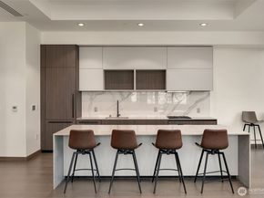 889 Avenue Square NE 806, Bellevue WA 98004