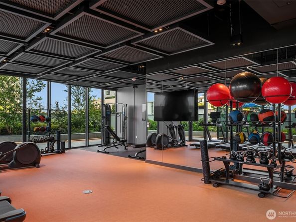 889 Avenue Square NE 806, Bellevue WA 98004