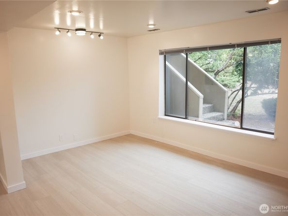 917 N 100th Street, Seattle WA 98133
