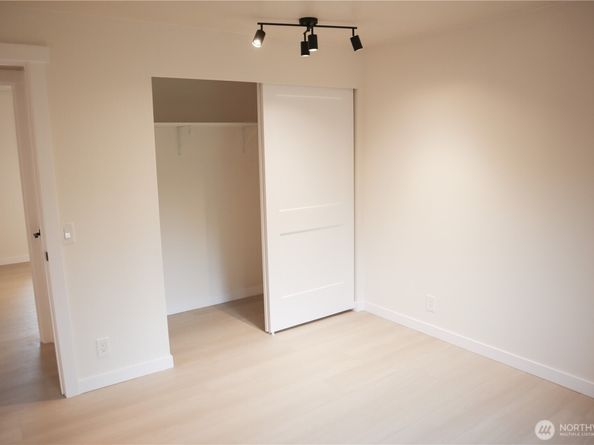 917 N 100th Street, Seattle WA 98133
