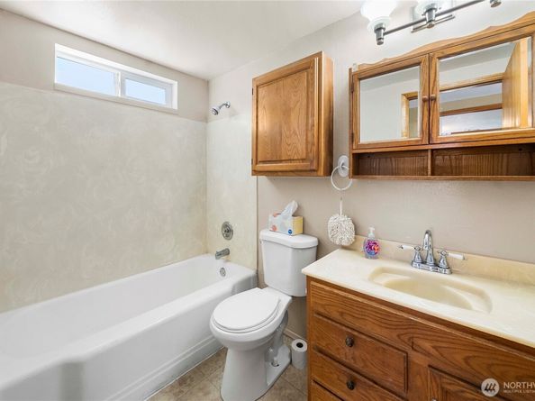 17551 12th Avenue NE, Shoreline WA 98155